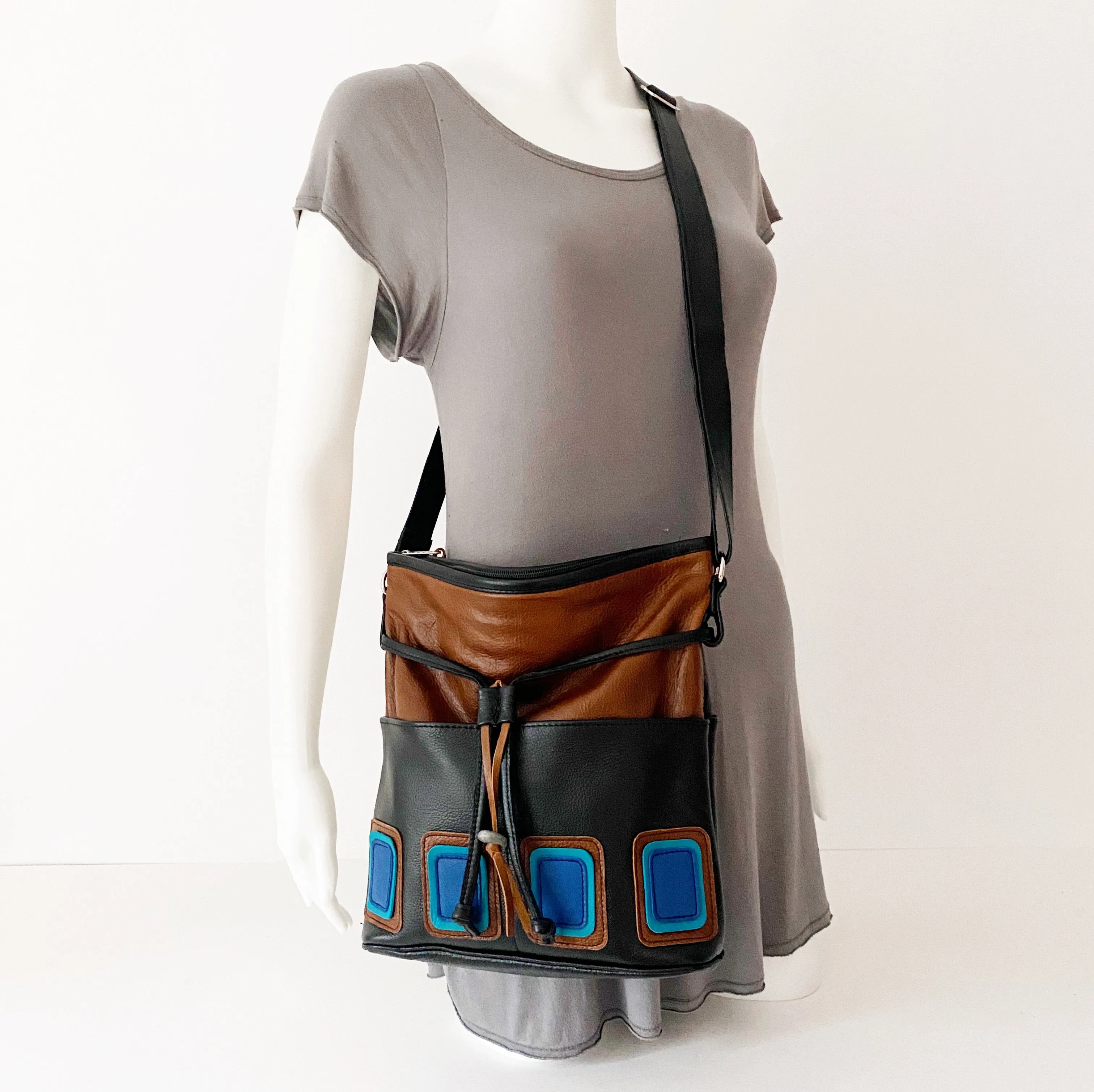 Four-Pocket Op-Art Purse - Medium Leather Drawstring Bag