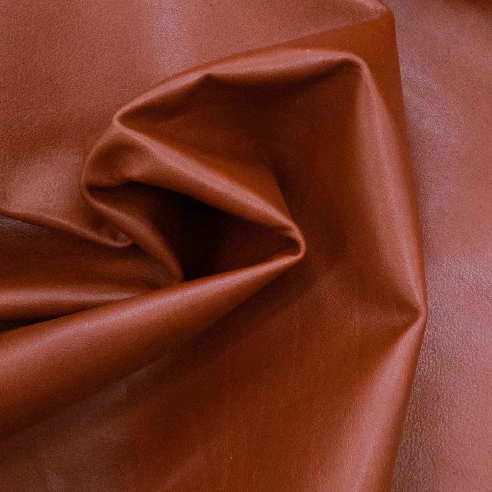 Red, 2-4 oz, 33-64 SqFt, Full Upholstery Cow Hides