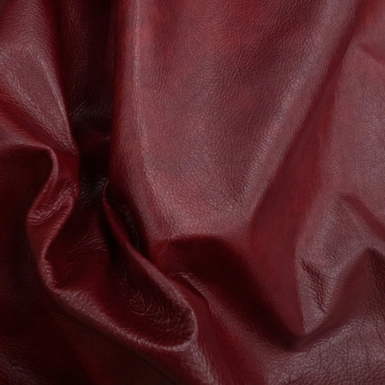 Red, 2-4 oz, 33-64 SqFt, Full Upholstery Cow Hides