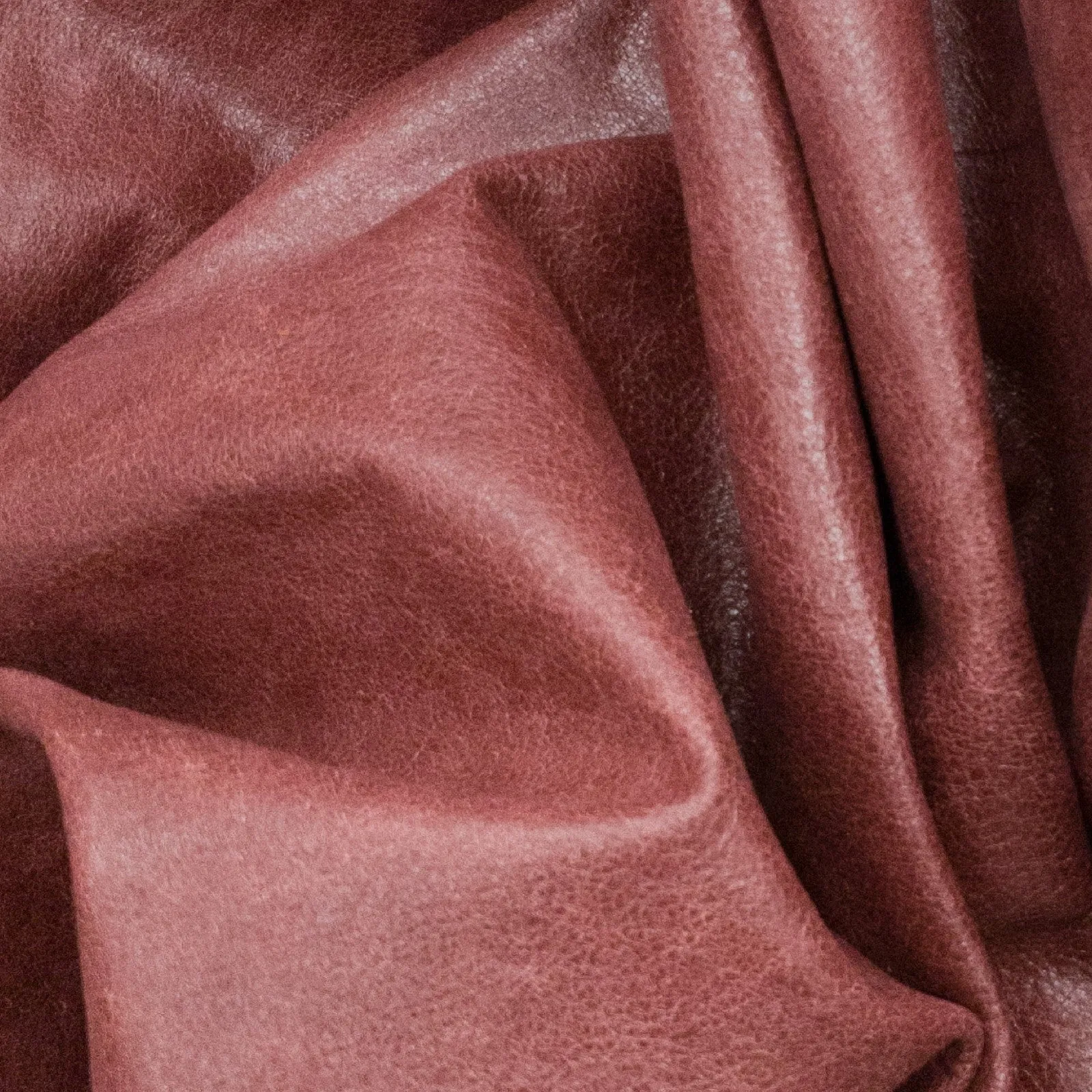 Red, 2-4 oz, 33-64 SqFt, Full Upholstery Cow Hides